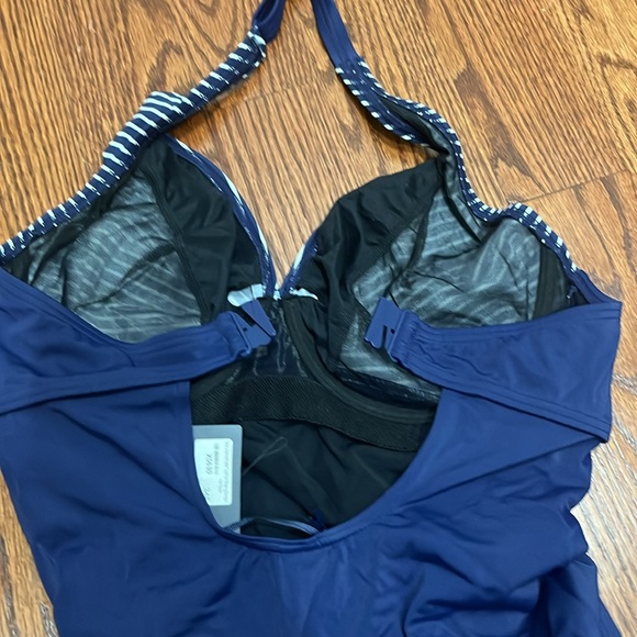 One piece Bathing suit - Picture 2 of 5